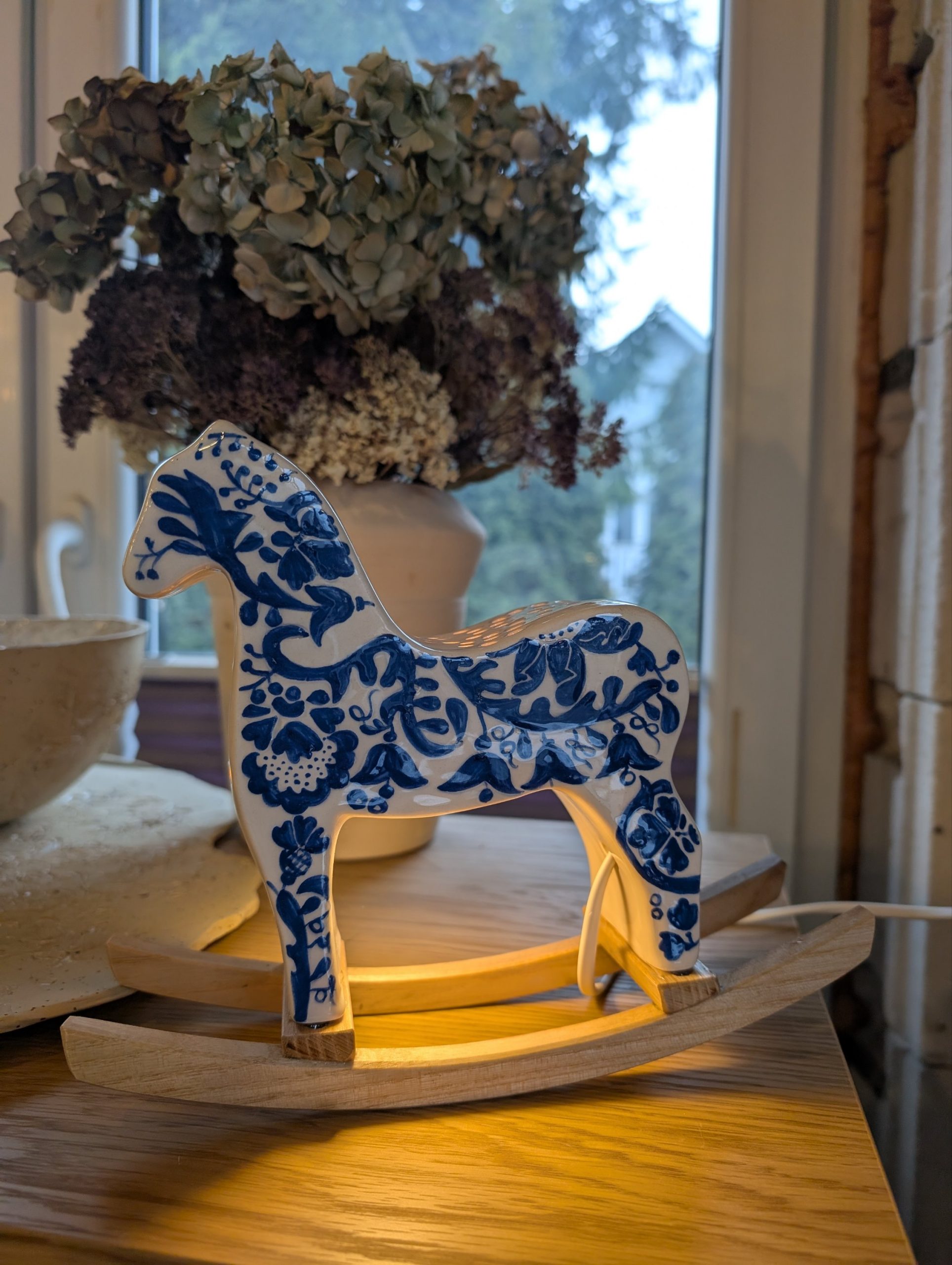 Ceramiczny konik na biegunach - obrazek 4