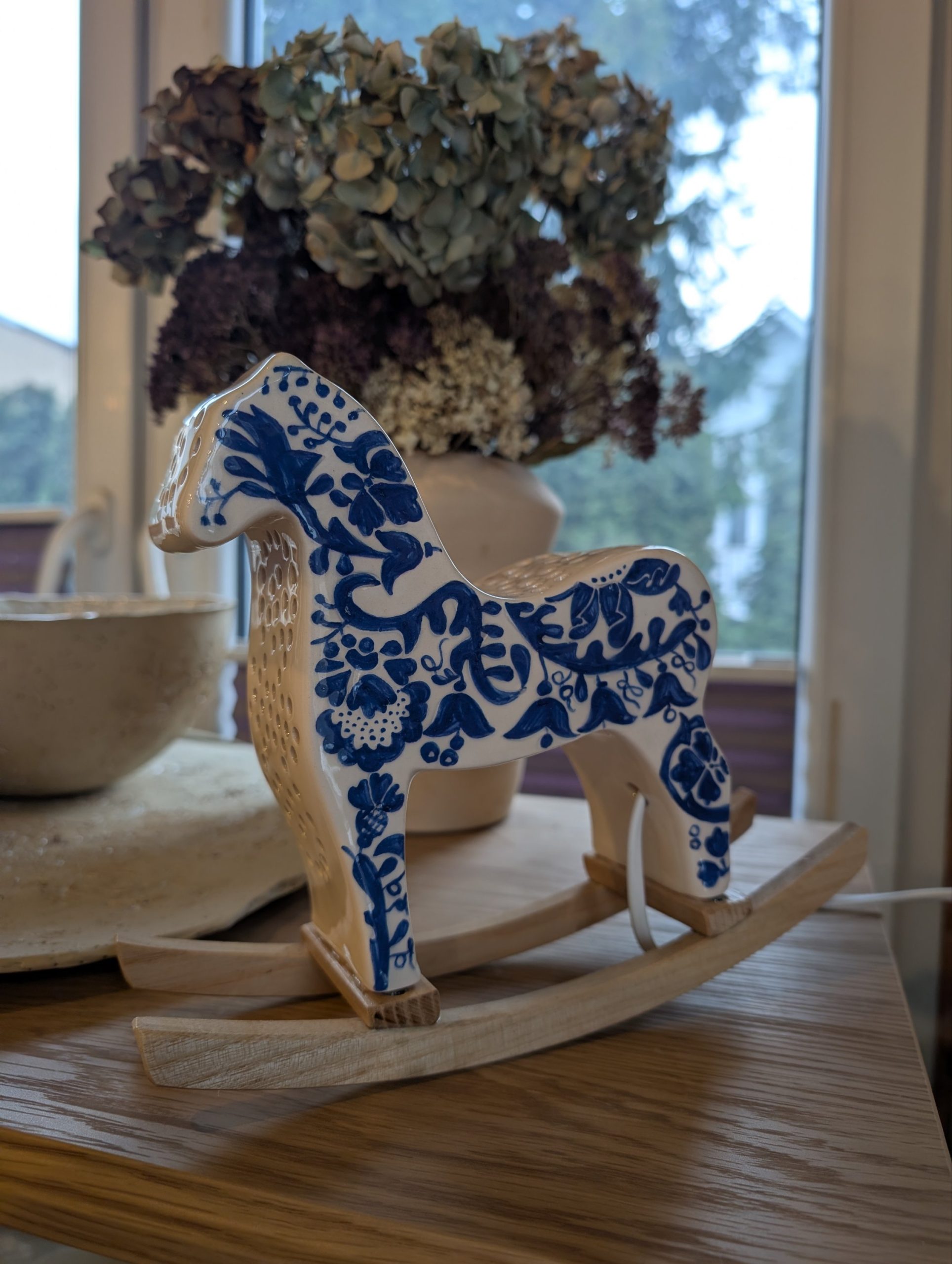 Ceramiczny konik na biegunach - obrazek 2